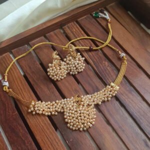 Cluster Pearl Peacock Chocker