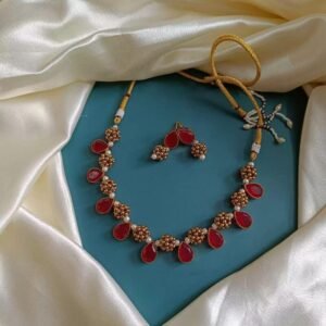 Iniya Neckpiece
