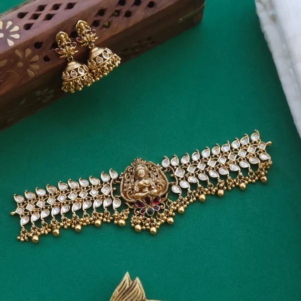 Vidhusha Lakshmi Choker