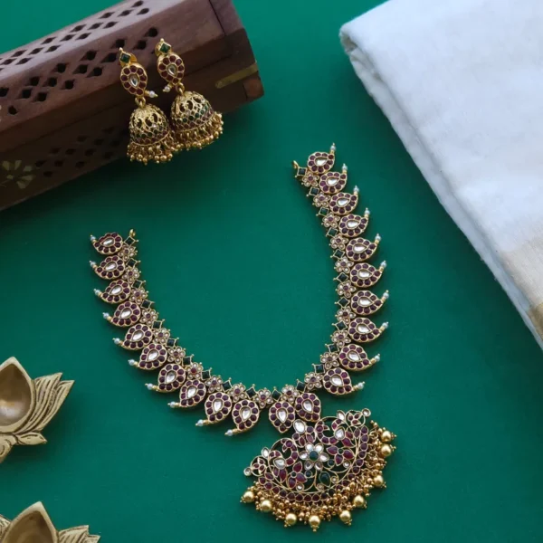 Nithirai Maangaz Kemp Neckpiece