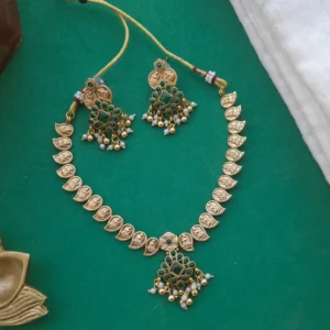 Floral Manga Coin Neckpiece - Green